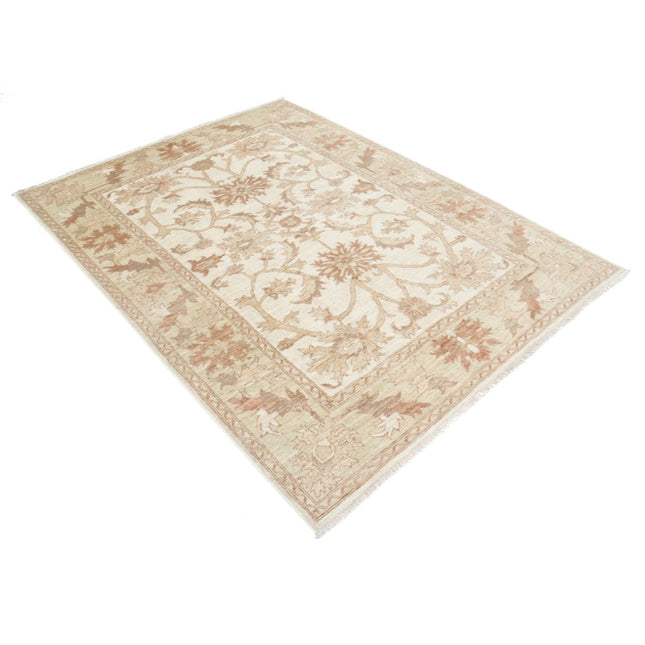Serenity 5' 0" X 6' 10" Wool Hand-Knotted Rug 5' 0" X 6' 10" (152 X 208) / Ivory / Gold