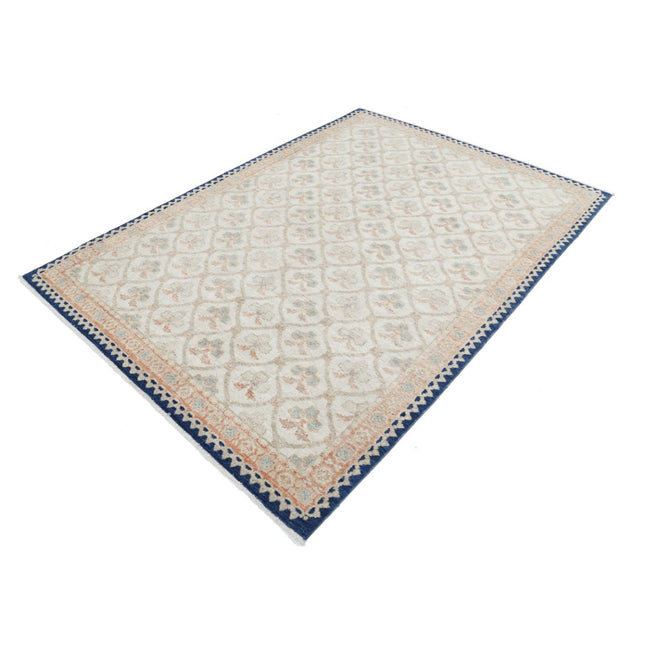 Serenity 5' 6" X 7' 9" Wool Hand-Knotted Rug 5' 6" X 7' 9" (168 X 236) / Ivory / Blue