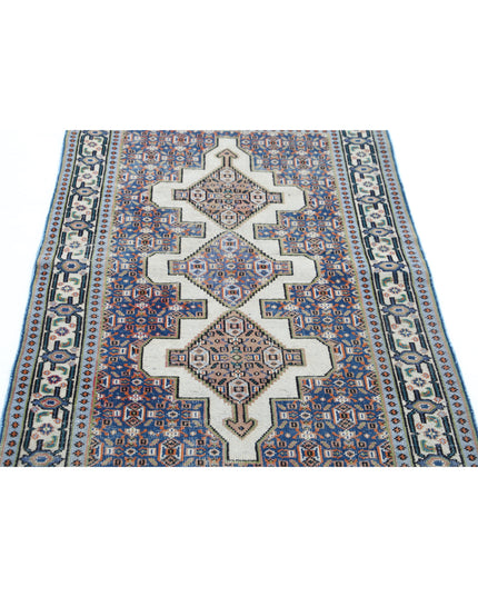 Shiraz 2' 10" X 5' 1" Hand Knotted Wool Rug 2' 10" X 5' 1" (86 X 155) / Ivory / Wool
