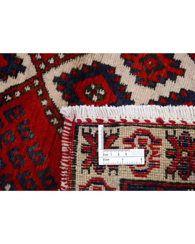 Shiraz 2' 9" X 3' 9" Hand Knotted Wool Rug 2' 9" X 3' 9" (84 X 114) / Red / Wool