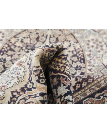 Tabriz 4' 6" X 8' 0" Hand Knotted Wool Rug 4' 6" X 8' 0" (137 X 244) / Ivory / Wool