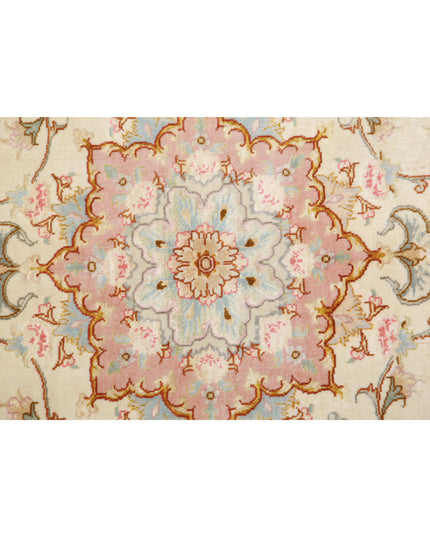 Tabriz 3' 3" X 5' 0" Hand Knotted Wool & Silk Rug 3' 3" X 5' 0" (99 X 152) / Ivory / Wool & Silk