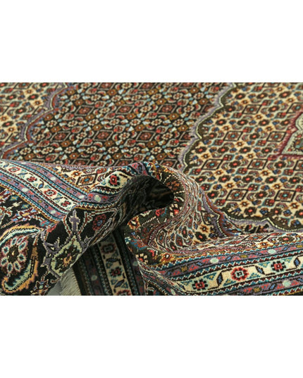 Tabriz 6' 5" X 9' 8" Hand Knotted Wool & Silk Rug 6' 5" X 9' 8" (196 X 295) / Ivory / Wool & Silk