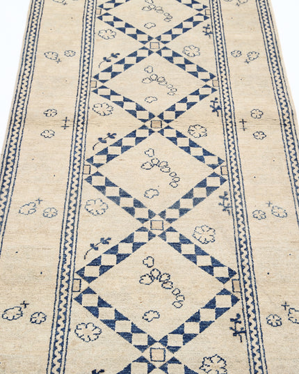Ziegler 2' 6" X 9' 11" Hand Knotted Wool Rug 2' 6" X 9' 11" (76 X 302) / Ivory / Wool