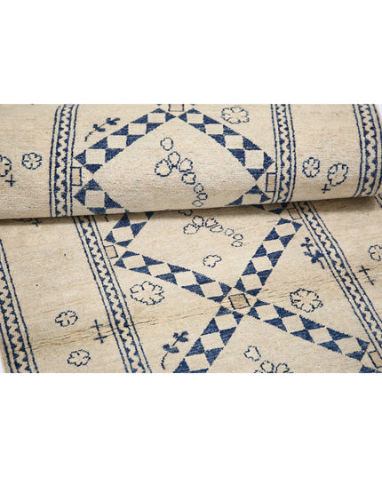 Ziegler 2' 6" X 9' 11" Hand Knotted Wool Rug 2' 6" X 9' 11" (76 X 302) / Ivory / Wool